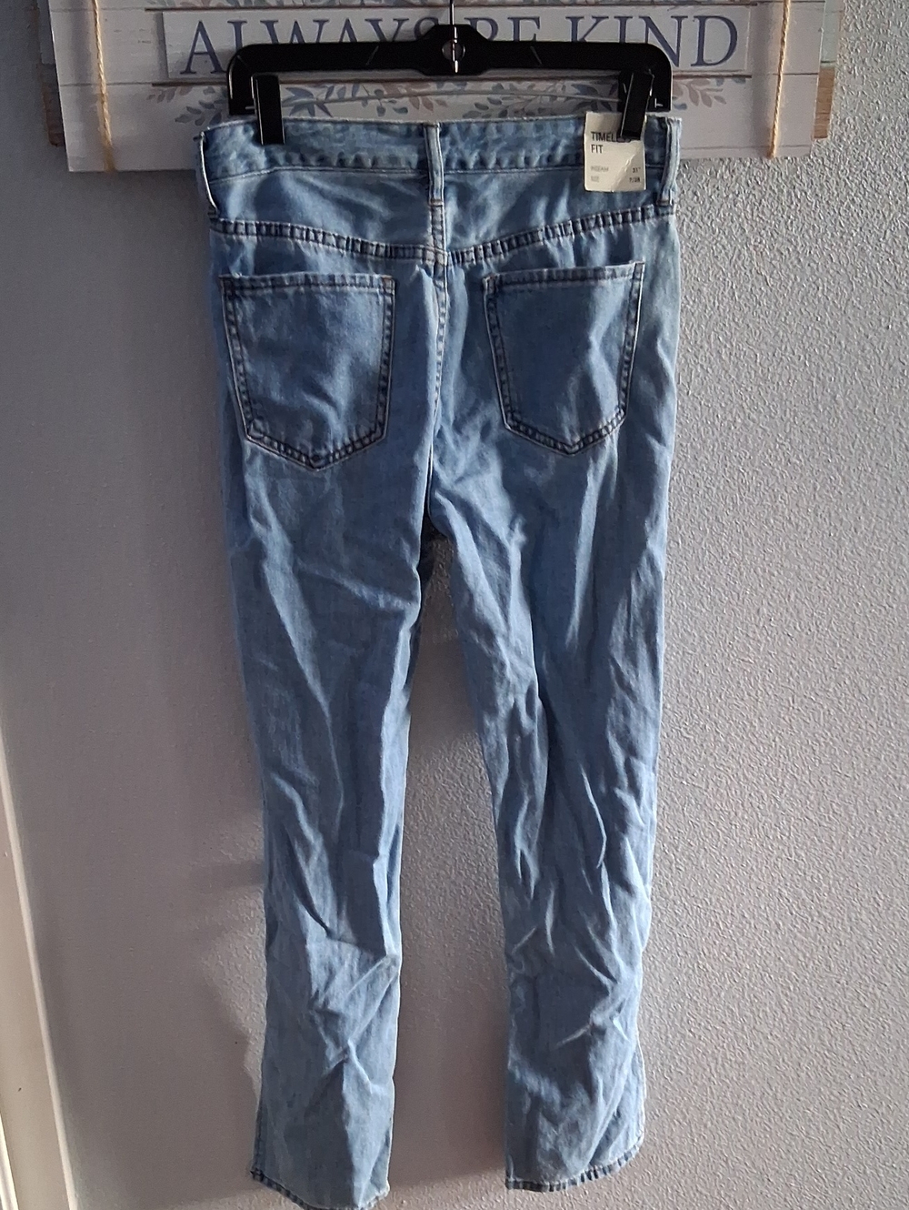 Timeless Fit Ripped Jeans - Picture 5 of 6